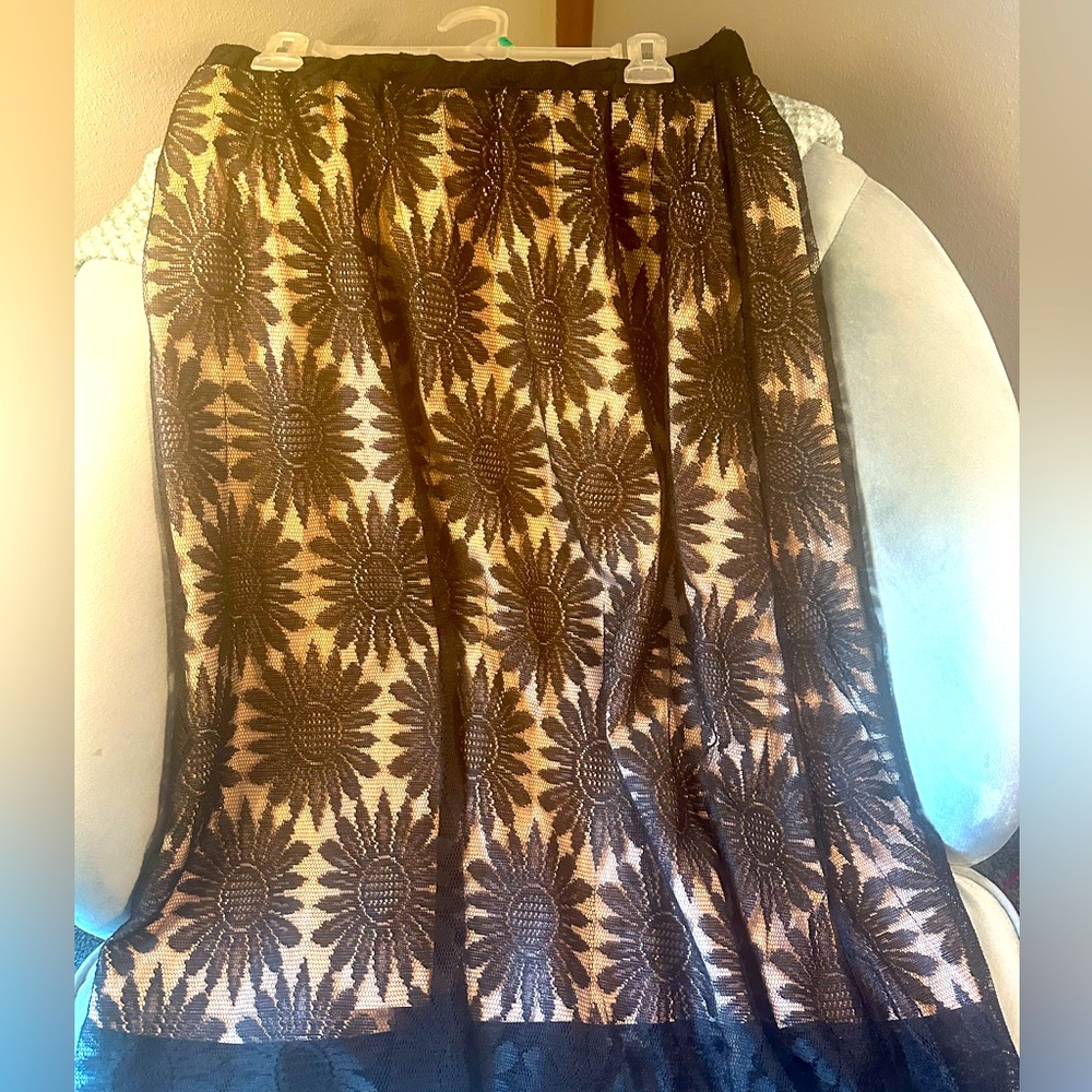 SHEIN curve lace, lined, black & tan midi skirt. NWOT, size 3XL (18).